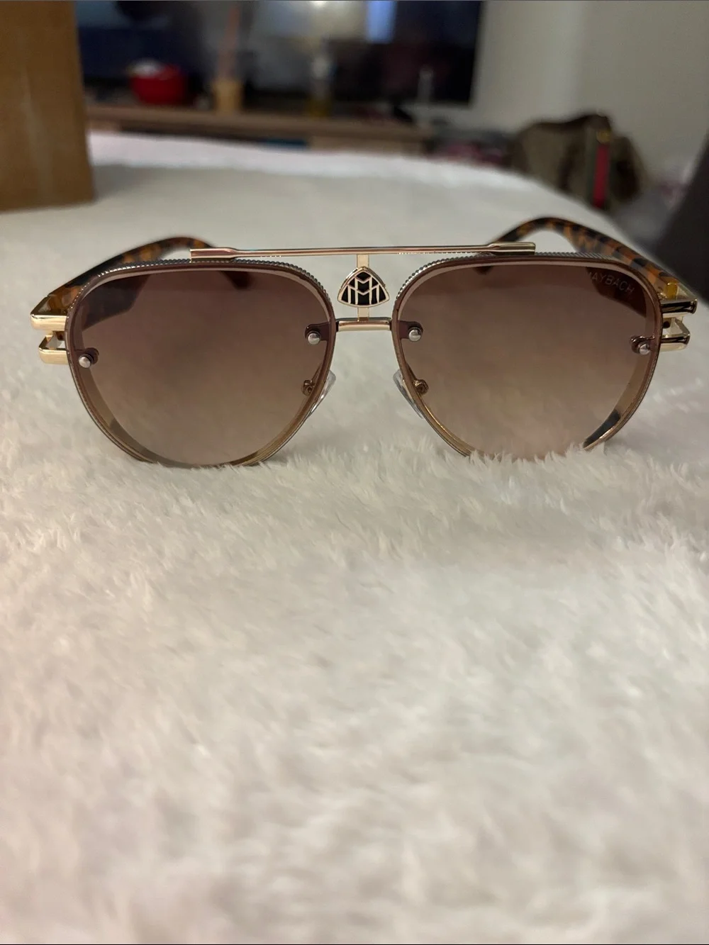 New !! Men’s Gold-Tone Aviator Sunglasses with Brown Gradient Lenses